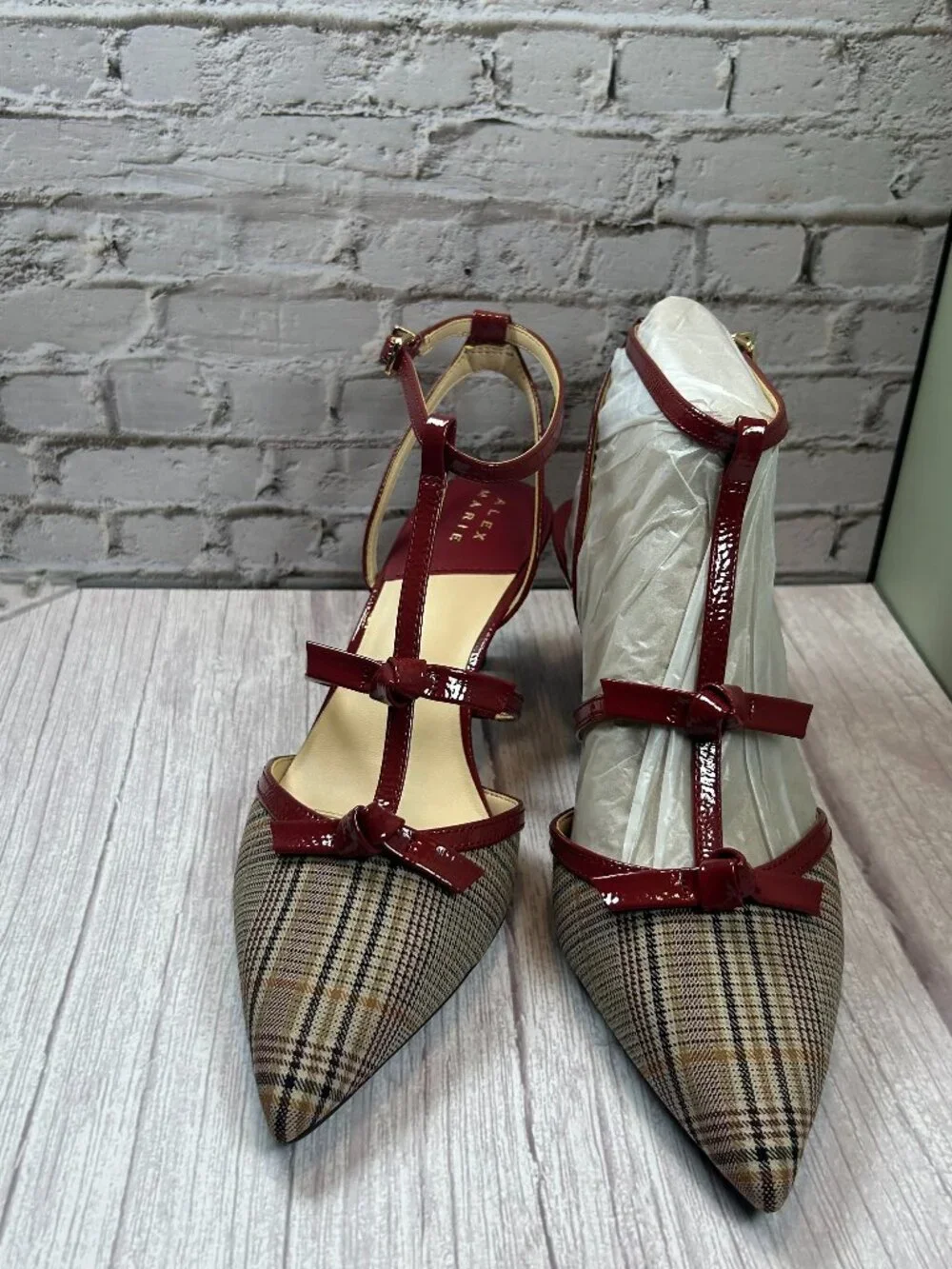 ALEX MARIE AINSLEY T STRAP HEELS 9.5